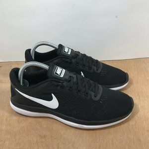 Nike Women's Black and White Athletic Running Shoes